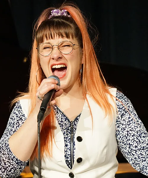 Madeleine Rascher, Sängerin von 7FM